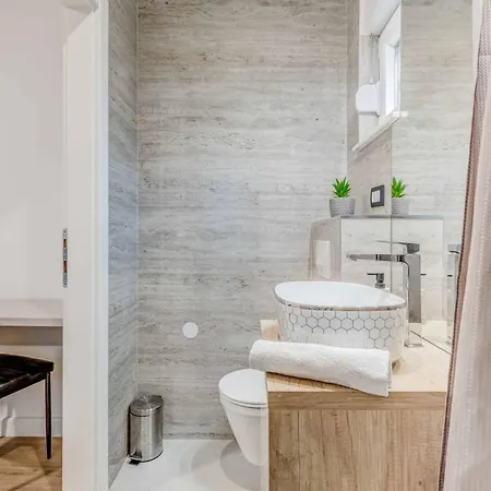 Villa Midnight Moon *