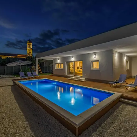 Villa Midnight Moon Kastela