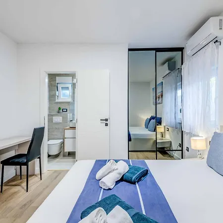 Midnight Moon Kaštela