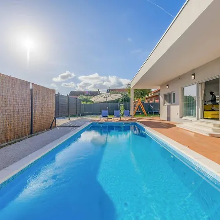 Midnight Moon Villa Kastela