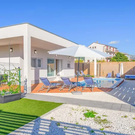 Villa Midnight Moon Kastela
