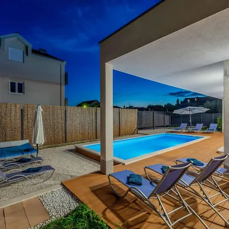 Midnight Moon Kaštela