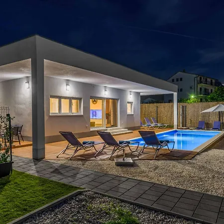 Villa Midnight Moon