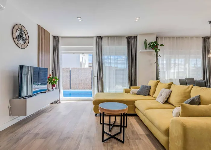 Midnight Moon Βίλα Kaštela